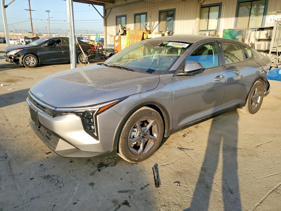 KIA K4 2025 مع رقم تعريف المركبة 3KPFT4DE9SE238292 - صورة من المزاد