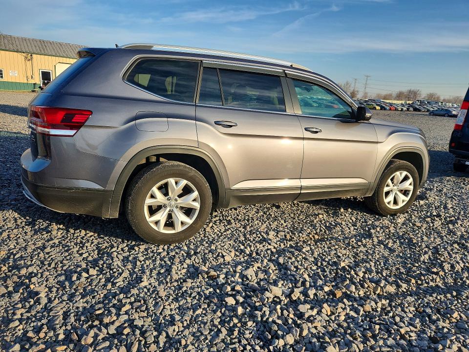 Photo 3 from auction – 2018 VOLKSWAGEN ATLAS SE with VIN 1V2KR2CA7JC554441