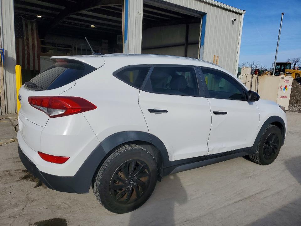 Photo 3 from auction – 2017 HYUNDAI TUCSON with VIN KM8J33A4XHU279956