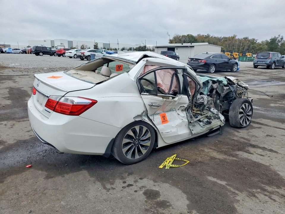 Photo 3 from auction – 2015 HONDA ACCORD with VIN 1HGCR6F31FA001749