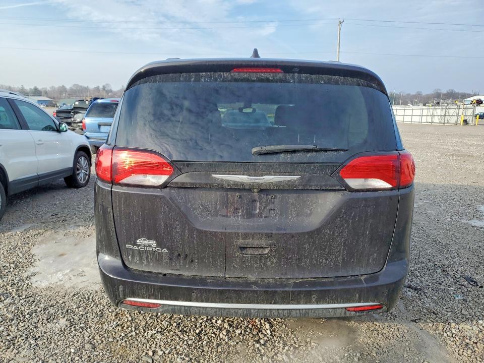 Photo 6 from auction – 2017 CHRYSLER PACIFICA with VIN 2C4RC1BGXHR711768