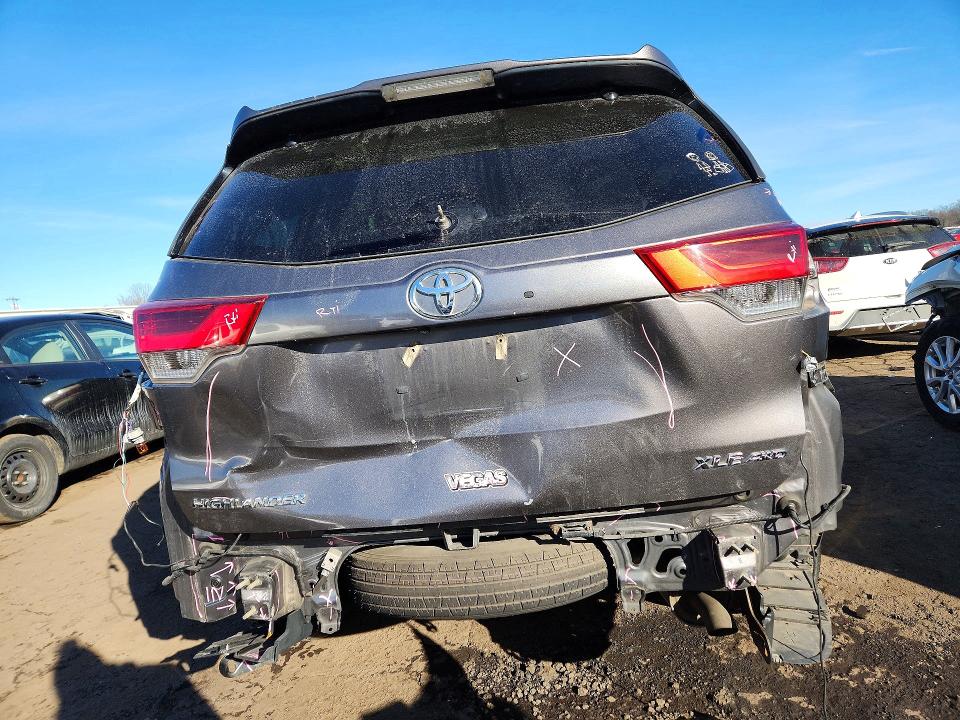 Photo 6 from auction – 2017 TOYOTA HIGHLANDER with VIN 5TDJZRFHXHS387189