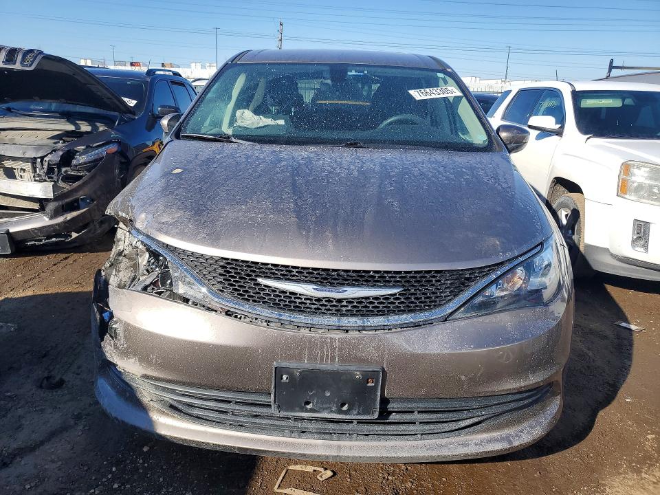 Photo 5 from auction – 2017 CHRYSLER PACIFICA L with VIN 2C4RC1CG6HR748167