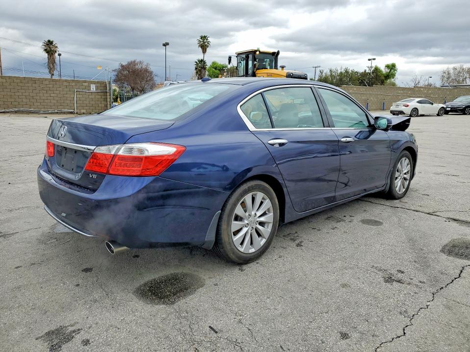 Photo 3 from auction – 2015 HONDA ACCORD with VIN 1HGCR3F89FA036095