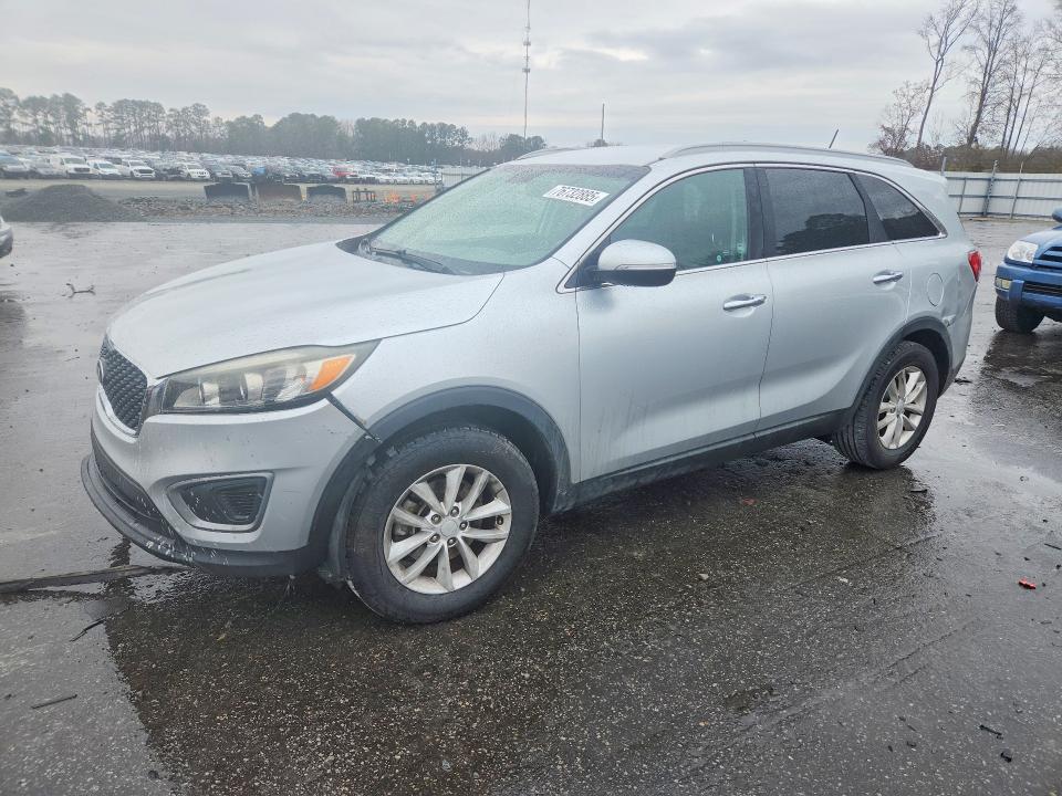 KIA SORENTO 2017 with VIN 5XYPG4A34HG269960 - Photo from auction