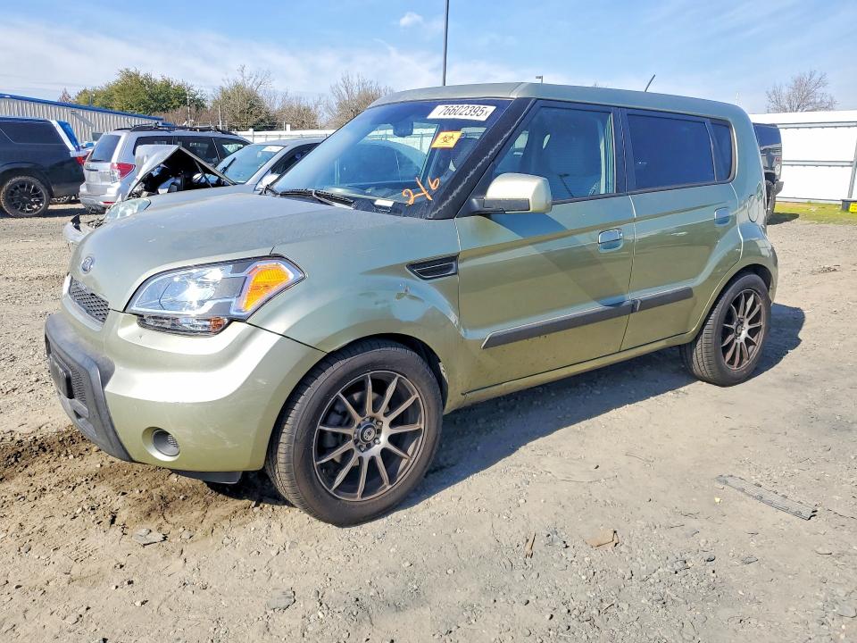 KIA SOUL + 2010 with VIN KNDJT2A2XA7038819 - Photo from auction