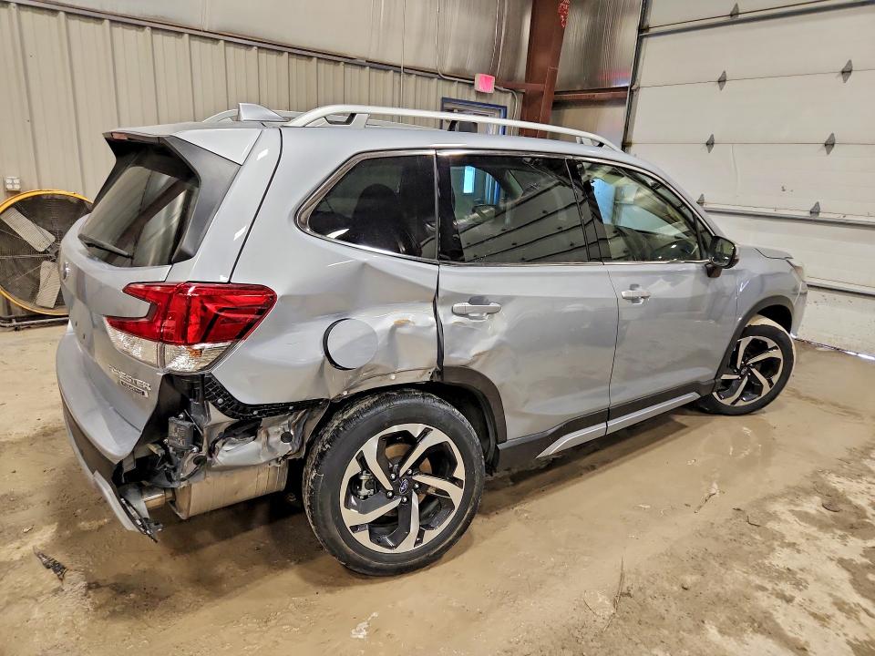 Photo 3 from auction – 2023 SUBARU FORESTER T with VIN JF2SKARC6PH403628