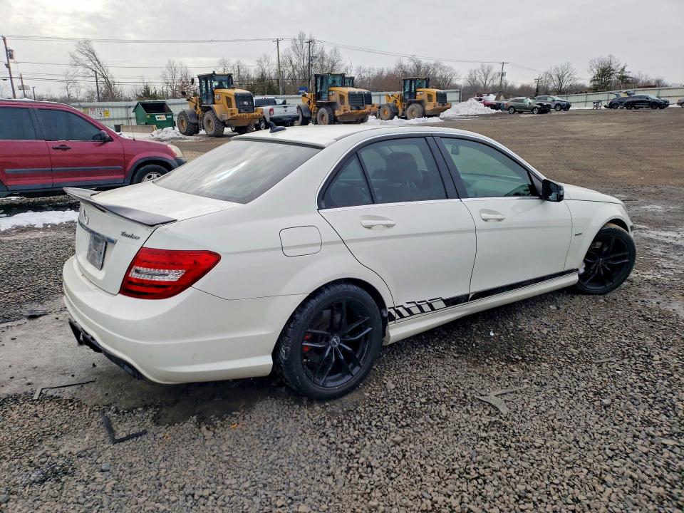 Photo 3 from auction – 2012 MERCEDES-BENZ C 250 with VIN WDDGF4HB4CR217728