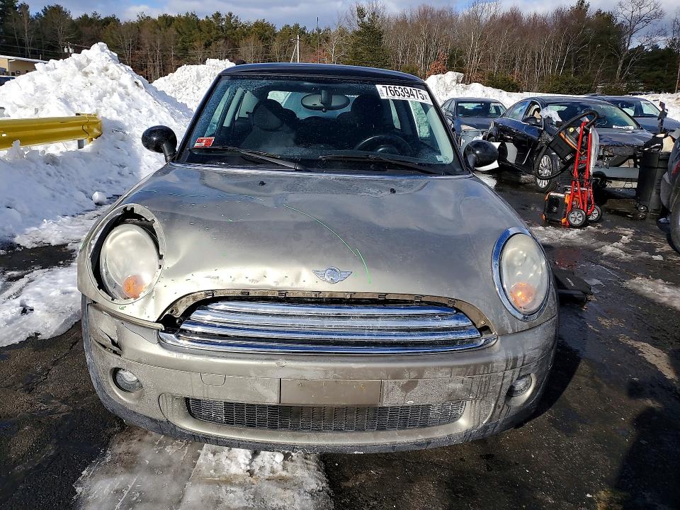 Photo 5 from auction – 2009 MINI COOPER with VIN WMWMF335X9TU70716