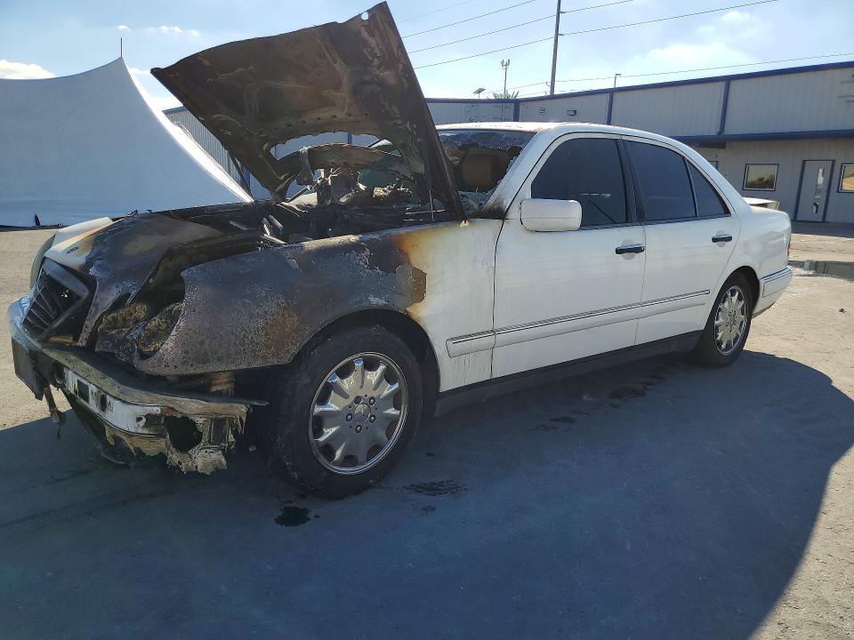 MERCEDES-BENZ E 1998 with VIN WDBJF65F4WA530413 - Photo from auction