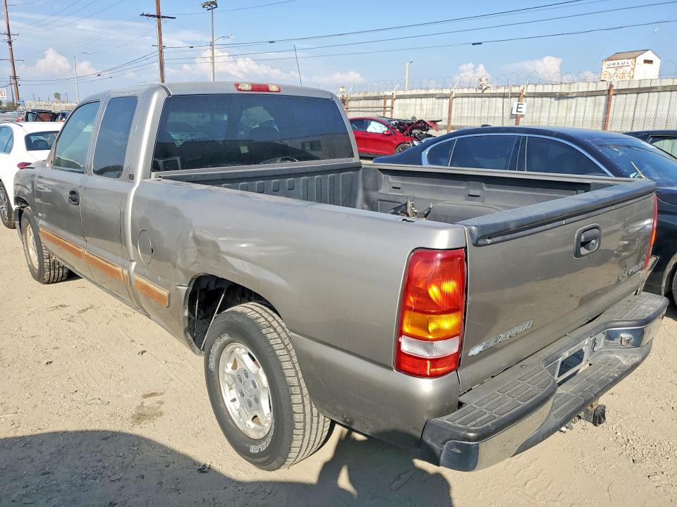 Photo 2 from auction – 2001 CHEVROLET SILVERADO with VIN 2GCEC19TX11164037