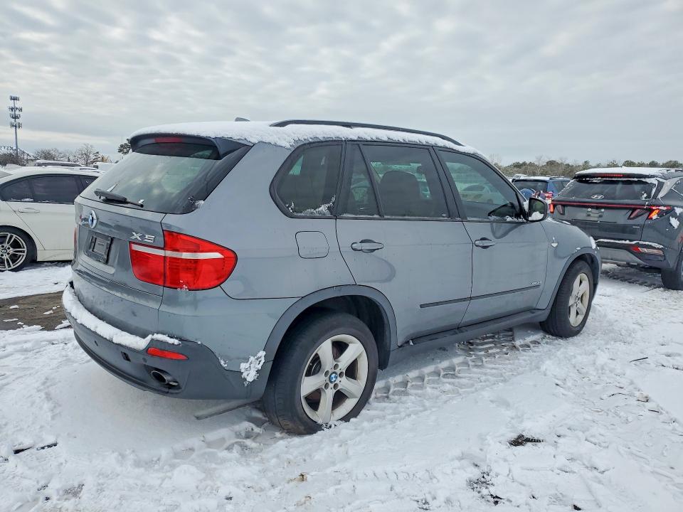 Photo 3 from auction – 2010 BMW X5 XDRIVE3 with VIN 5UXFE4C52AL279735