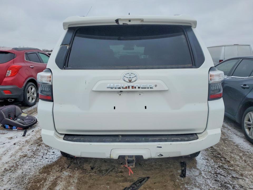 Photo 6 from auction – 2018 TOYOTA 4RUNNER SR with VIN JTEBU5JR0J5603456