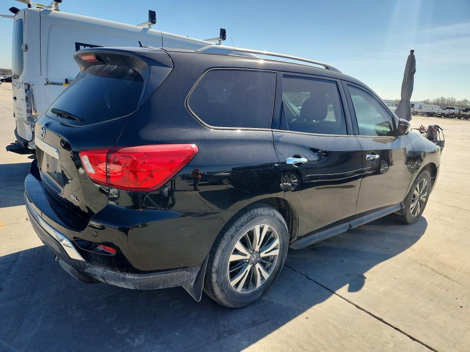 Photo 3 from auction – 2017 NISSAN PATHFINDER with VIN 5N1DR2MN9HC672671