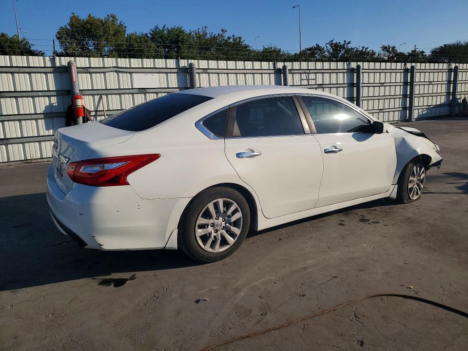 Photo 3 from auction – 2017 NISSAN ALTIMA with VIN 1N4AL3AP0HC155947