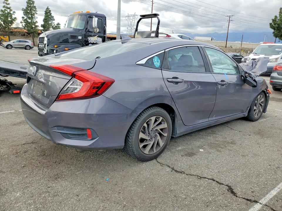 Photo 3 from auction – 2017 HONDA CIVIC with VIN 2HGFC2F71HH544324
