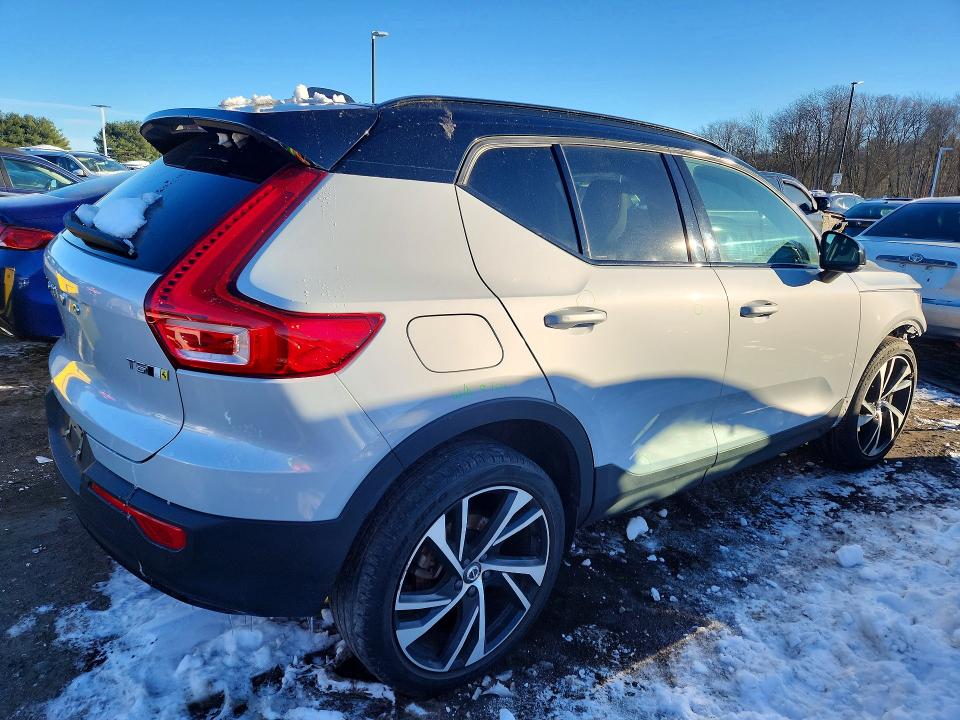 Photo 3 from auction – 2021 VOLVO XC40 T5 R- with VIN YV4162UM3M2482109