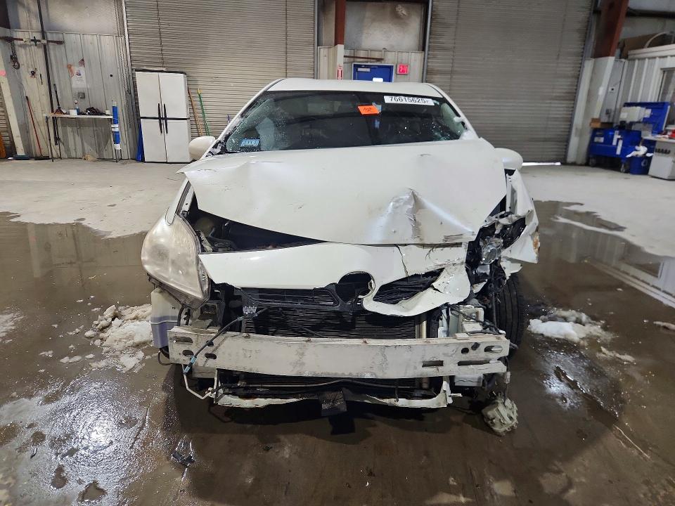 Photo 5 from auction – 2013 TOYOTA PRIUS with VIN JTDKN3DU4D1670529