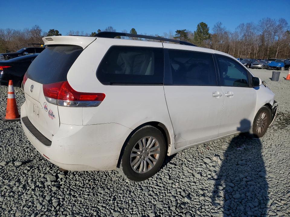 Photo 3 from auction – 2014 TOYOTA SIENNA with VIN 5TDYK3DC6ES514507