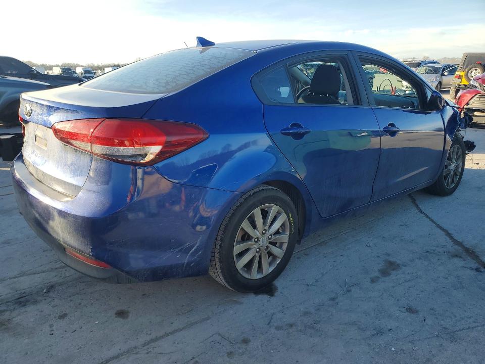 Photo 3 from auction – 2018 KIA FORTE with VIN 3KPFK4A71JE205732