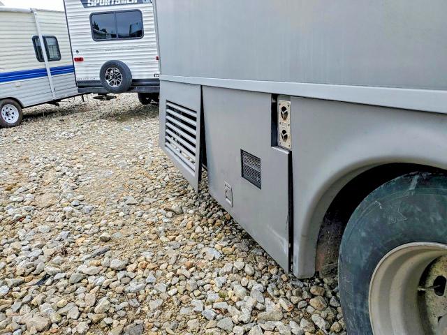 Photo 10 from auction – 2002 FREIGHTLINER CHASSIS with VIN 4UZAAHAK32CK2779