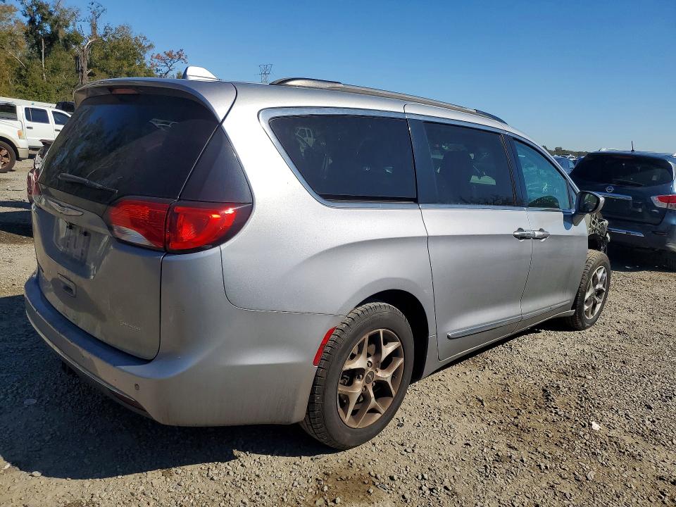 Photo 3 from auction – 2017 CHRYSLER PACIFICA with VIN 2C4RC1BG3HR528664