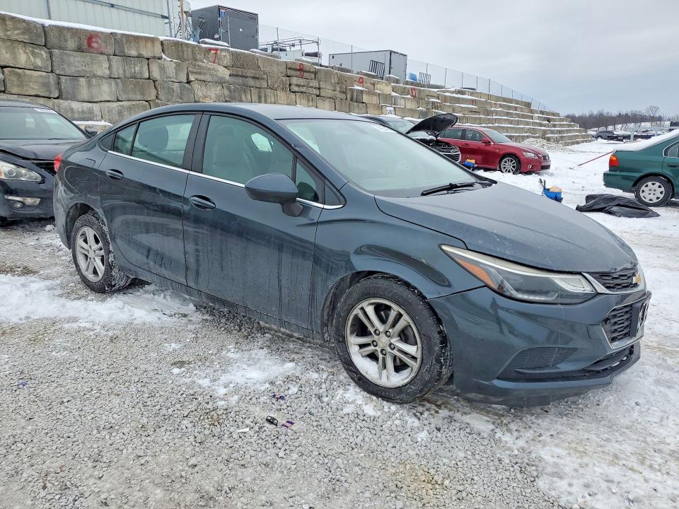 Photo 4 from auction – 2018 CHEVROLET CRUZE with VIN 1G1BE5SM3J7210794