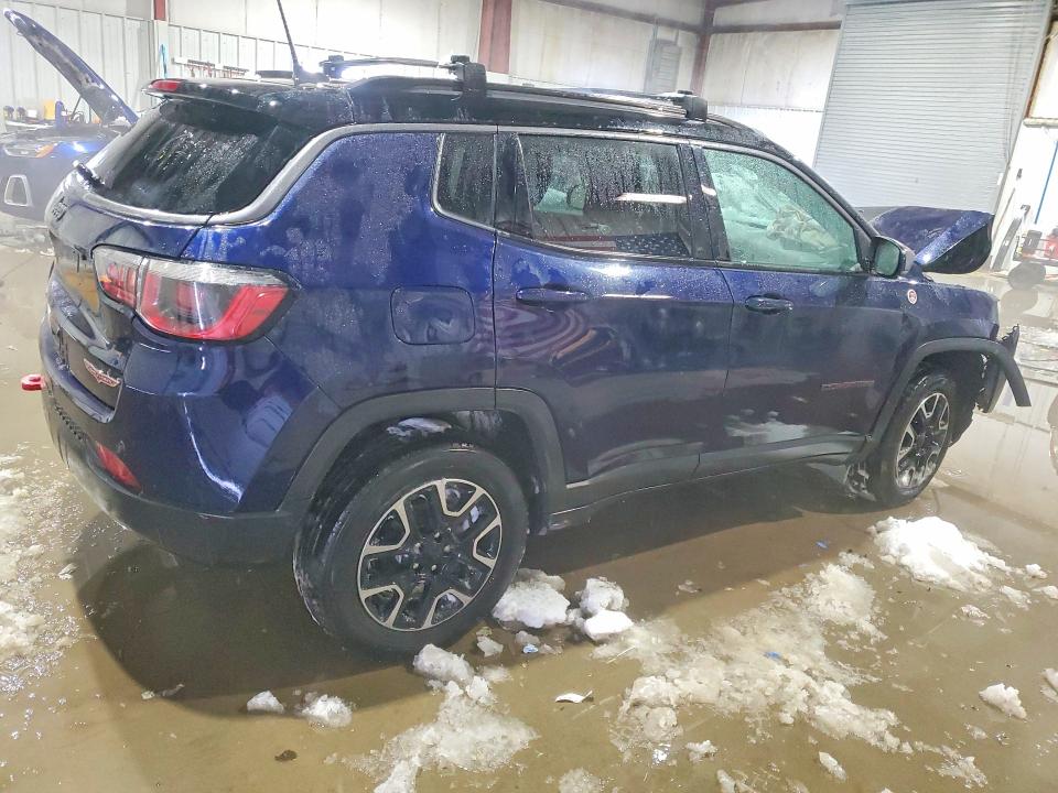 Photo 3 from auction – 2019 JEEP COMPASS with VIN 3C4NJDDB2KT627827