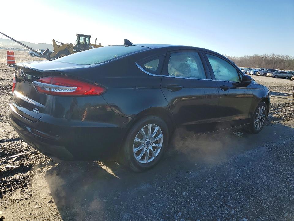 Photo 3 from auction – 2020 FORD FUSION with VIN 3FA6P0HD7LR215897
