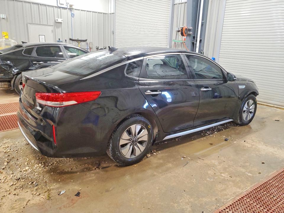 Photo 3 from auction – 2017 KIA OPTIMA with VIN KNAGT4LE5H5011270