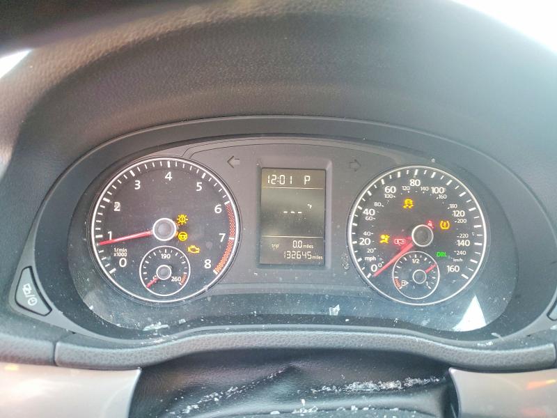Photo 9 from auction – 2014 VOLKSWAGEN PASSAT S with VIN 1VWAT7A3XEC028128