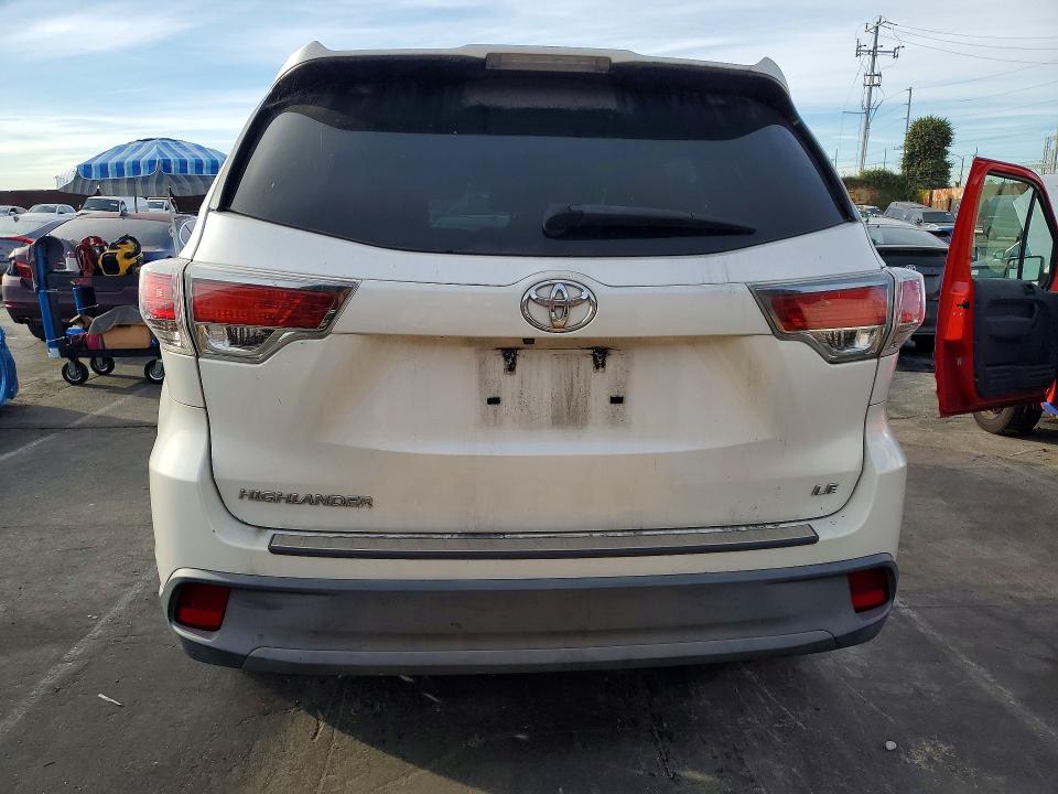 Photo 6 from auction – 2015 TOYOTA HIGHLANDER with VIN 5TDZARFH6FS016439
