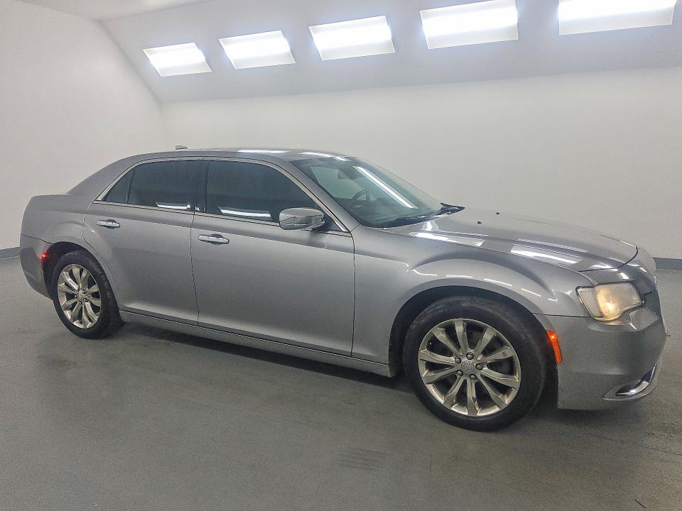 Photo 4 from auction – 2018 CHRYSLER 300 with VIN 2C3CCAKG7JH165386