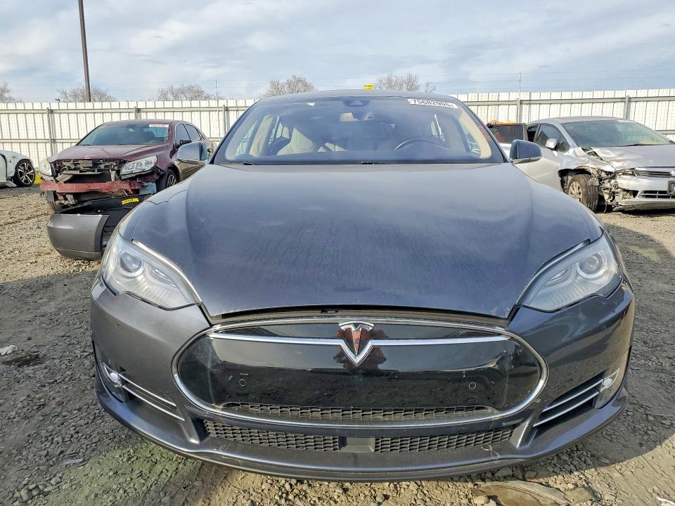 Photo 5 from auction – 2014 TESLA MODEL S with VIN 5YJSA1H15EFP53783
