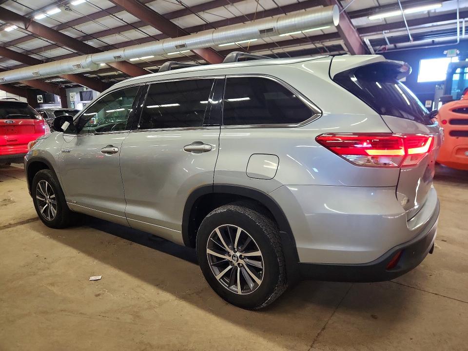 Photo 2 from auction – 2017 TOYOTA HIGHLANDER with VIN 5TDJGRFH7HS026430