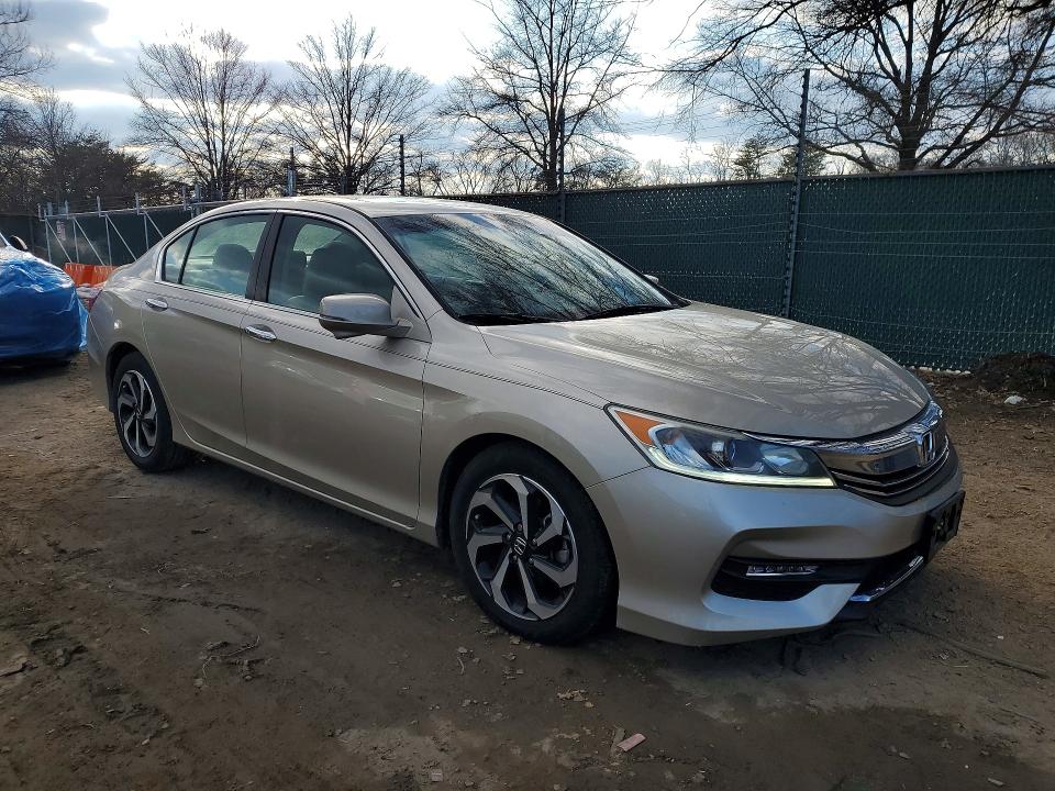 Photo 4 from auction – 2016 HONDA ACCORD with VIN 1HGCR2F83GA210724