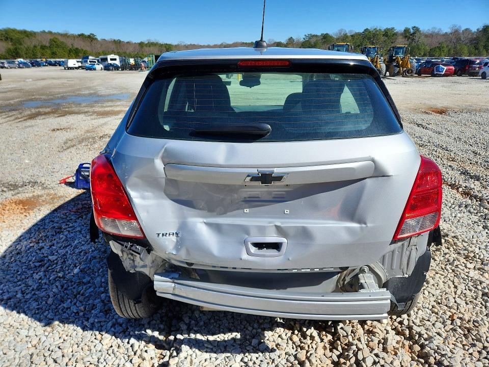 Photo 6 from auction – 2018 CHEVROLET TRAX LS with VIN 3GNCJKSBXJL263015