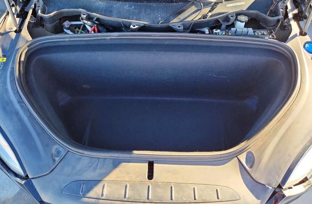 Photo 11 from auction – 2017 TESLA MODEL X with VIN 5YJXCDE21HF061782