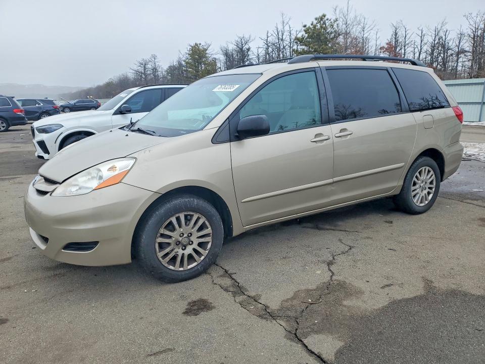 TOYOTA SIENNA LE 2008 with VIN 5TDBK23C88S012135 - Photo from auction