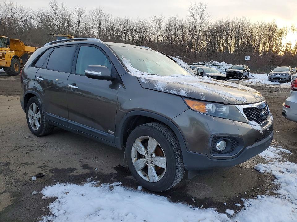 Photo 4 from auction – 2013 KIA SORENTO with VIN 5XYKUDA6XDG414927