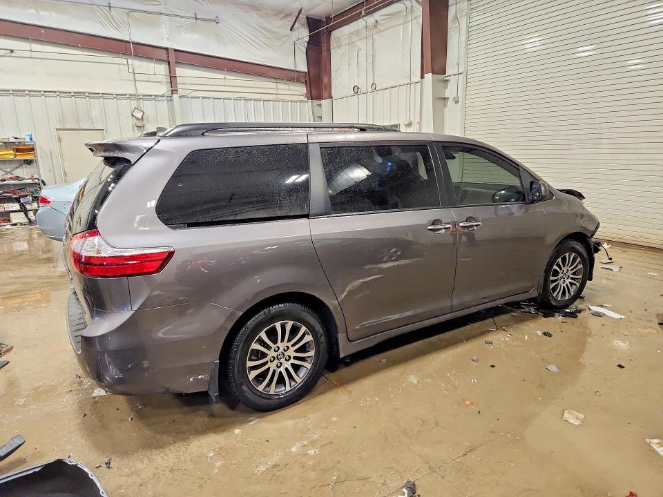 Photo 3 from auction – 2019 TOYOTA SIENNA with VIN 5TDYZ3DC9KS010931