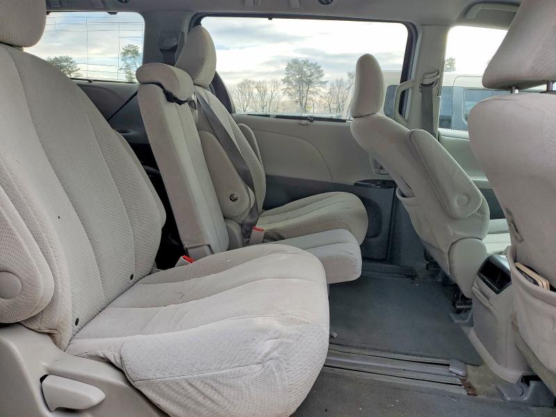 Photo 10 from auction – 2011 TOYOTA SIENNA with VIN 5TDKK3DC5BS164093