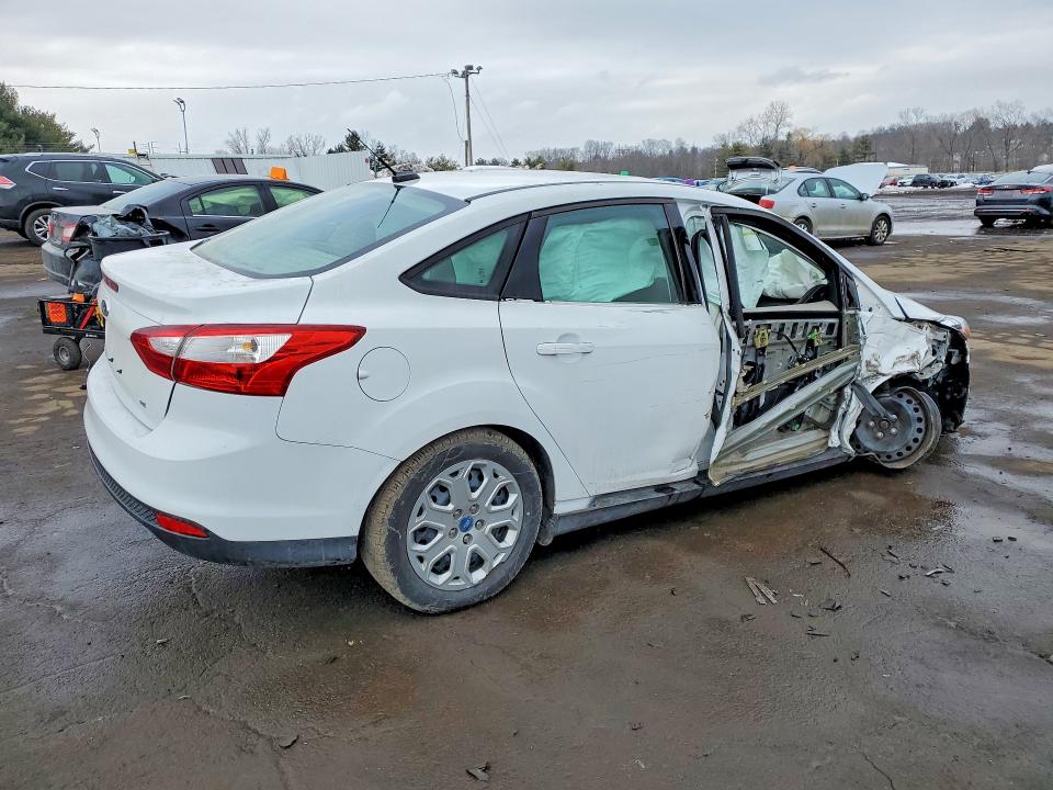 Photo 3 from auction – 2012 FORD FOCUS with VIN 1FAHP3F24CL240752