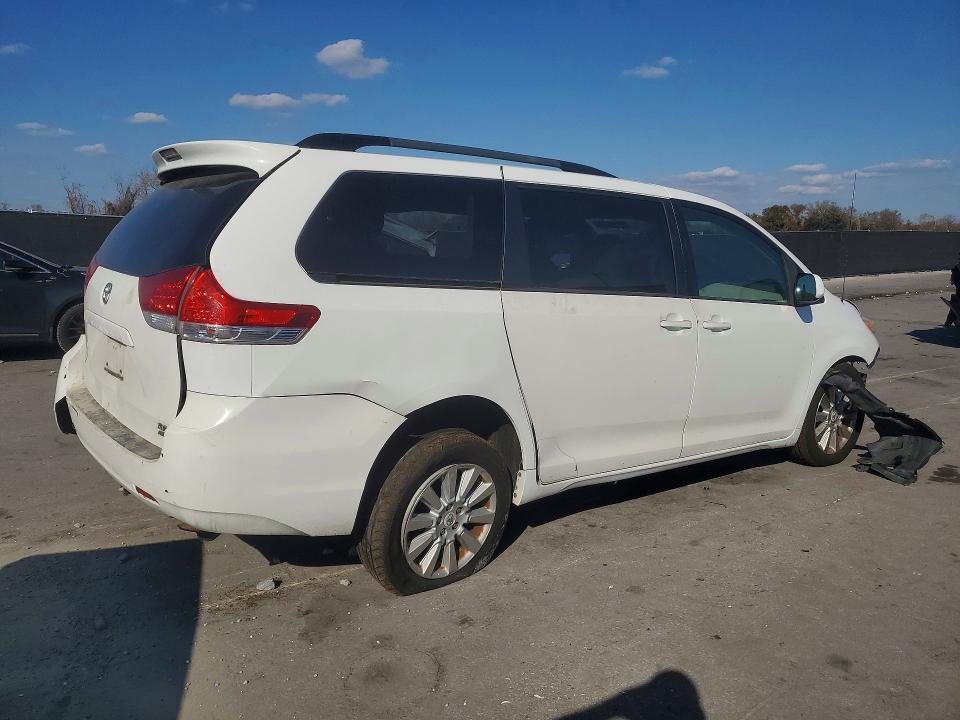 Photo 3 from auction – 2012 TOYOTA SIENNA with VIN 5TDDK3DC6CS048251