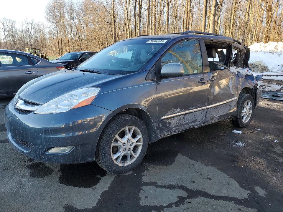 TOYOTA SIENNA XLE 2006 with VIN 5TDBA22C56S075405 - Photo from auction