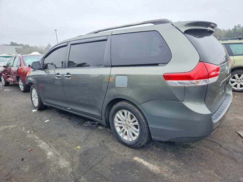 Photo 2 from auction – 2011 TOYOTA SIENNA with VIN 5TDYK3DCXBS155402