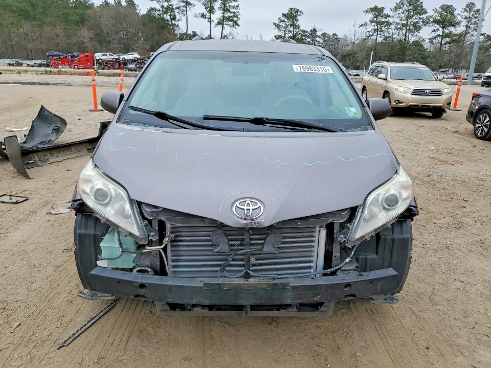 Photo 5 from auction – 2014 TOYOTA SIENNA with VIN 5TDKK3DC1ES461012