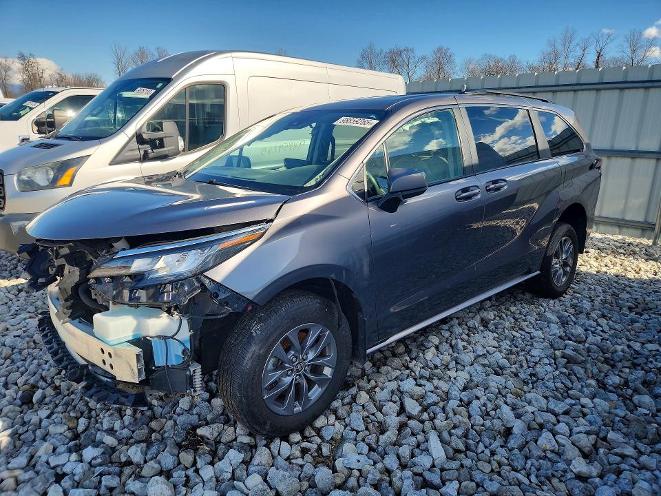 TOYOTA SIENNA 2023 with VIN 5TDKRKEC7PS167721 - Photo from auction