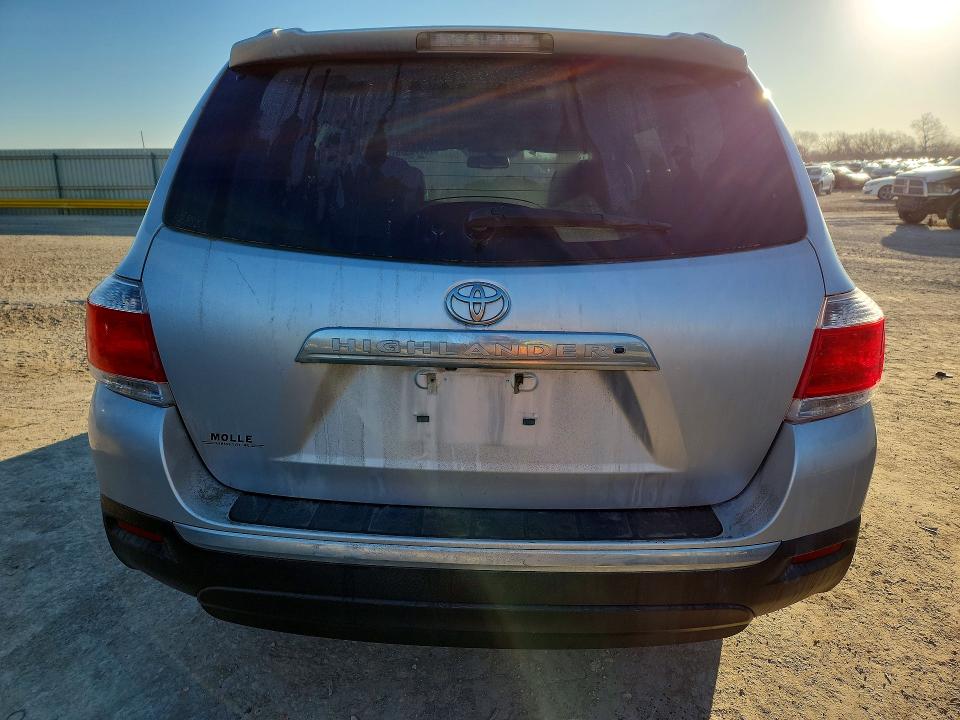 Photo 6 from auction – 2012 TOYOTA HIGHLANDER with VIN 5TDZK3EH9CS084094