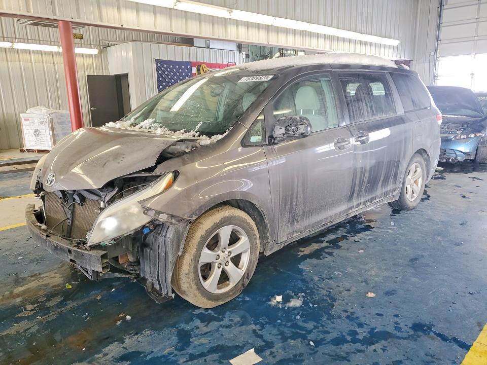 TOYOTA SIENNA LE 2013 with VIN 5TDKK3DCXDS307509 - Photo from auction